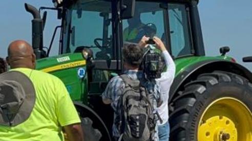 Q on tractor thumbnail